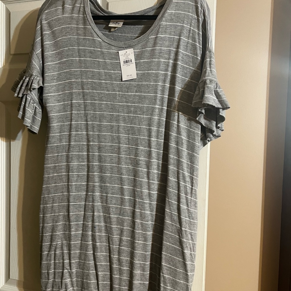 Gray and white dress come above the knee